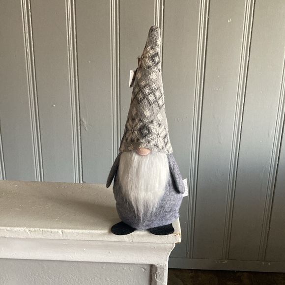 NWT- 14” Gray Christmas Holiday Gnome Decorstion w/ Gray & White Sweater Hat - Picture 9 of 17